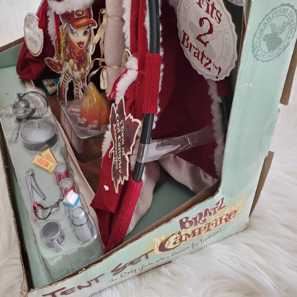 Bratz Vintage 2001 Doll Campfire Tent Set MGA Entertainment - Picture 7 of 12